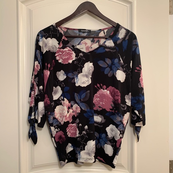 Flowered black blouse with slitted arms - Picture 1 of 4